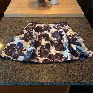 The limited size 6, black and cream skirt, side, zipper